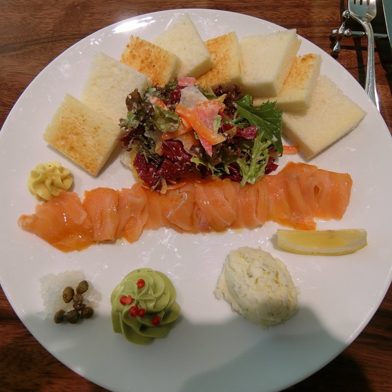 オープンサンドイッチ　ノルウェー産スモークサーモン(東京風月堂 銀座本店)