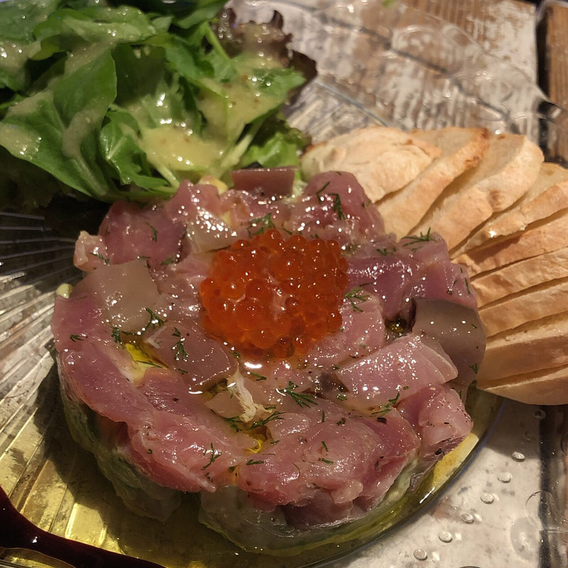 マグロとアボカドのタルタル(ワイン食堂プルポ)
