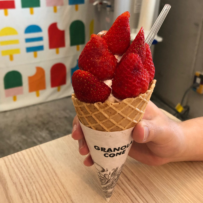 いちごソフトクリーム(キワジ市場本店高松市瀬戸内町)