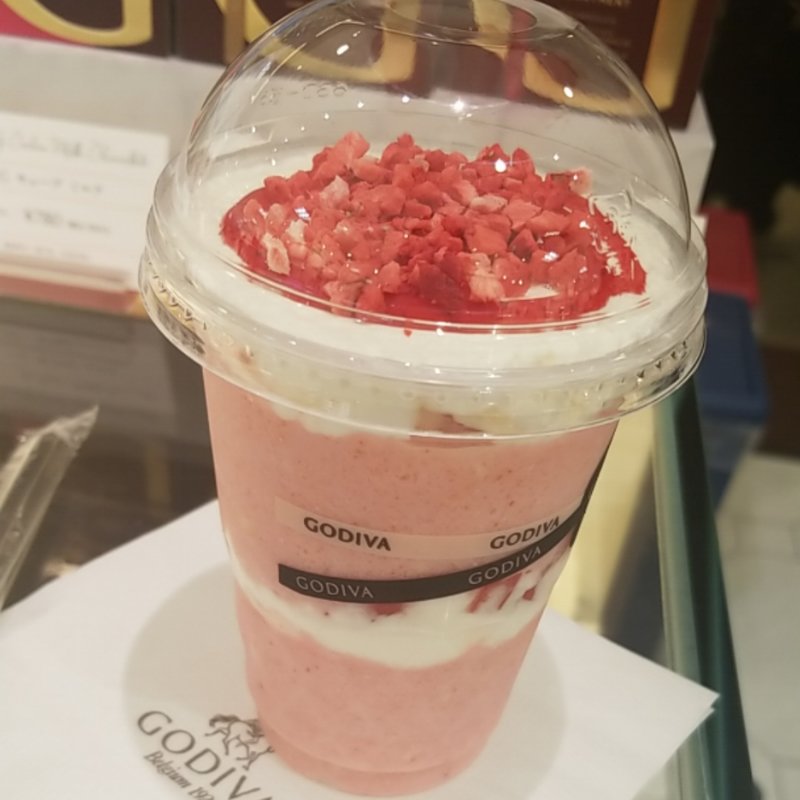 ホワイトチョコレート

ストロベリーデラックス

(ゴディバ 西武池袋本店(ATELIER de GODIVA))