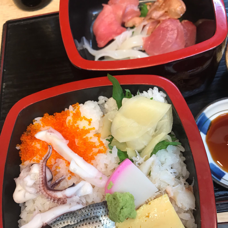 ◆海鮮丼（二段重）◆(さかなの目玉 )