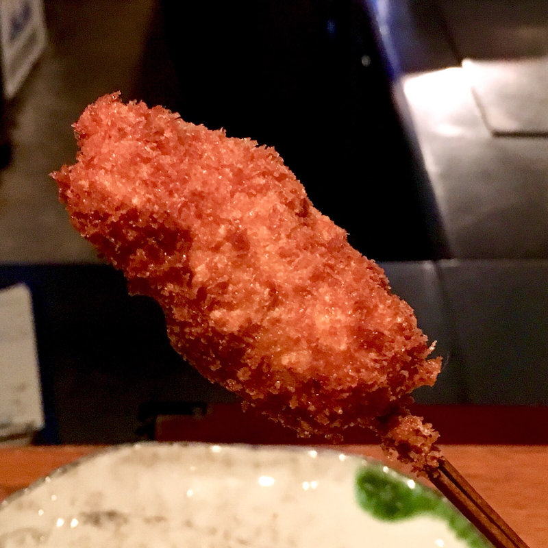 サーモンとアボカド（串揚げ）(串揚げ ふくみみ)