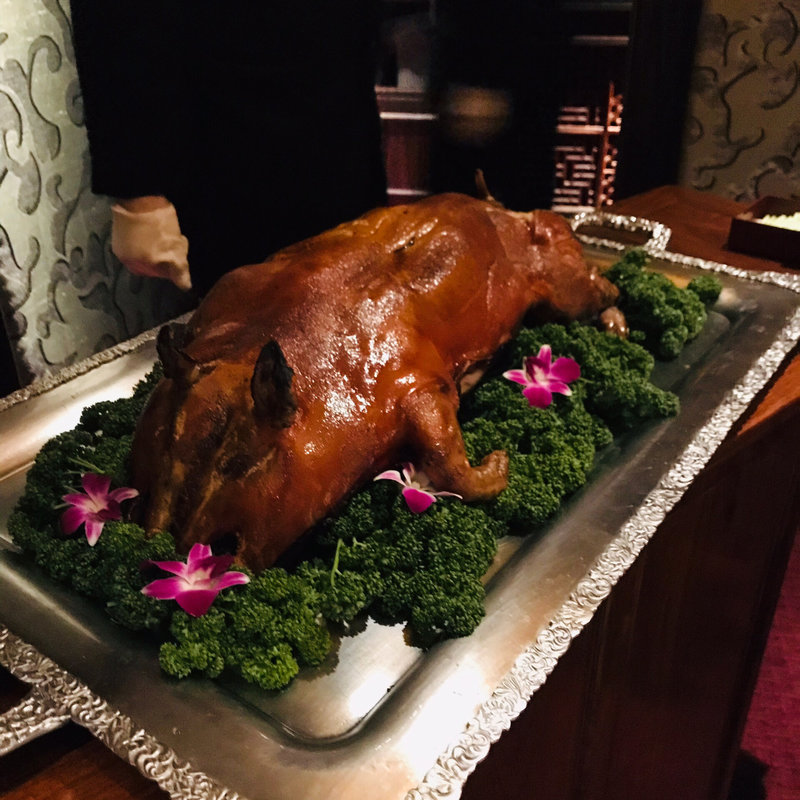 子豚丸焼き(中国飯店 六本木店)