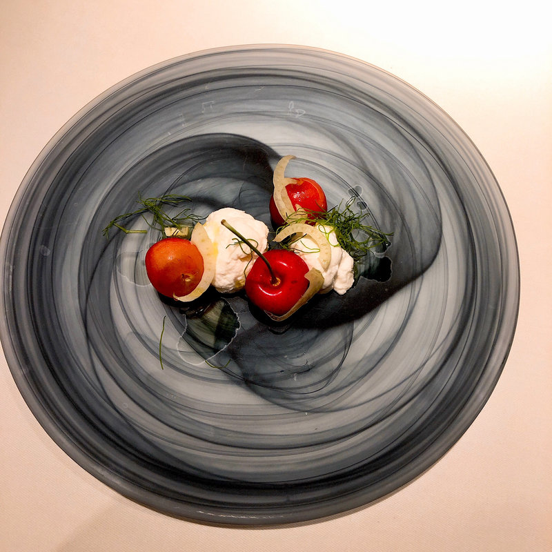 さくらんぼとリコッタチーズのカプレーゼ(ヤマガタ サン ダン デロ)