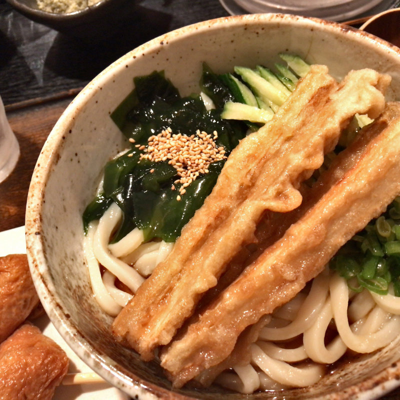 ごぼう天うどん（冷）(葉隠 （はがくれ）)