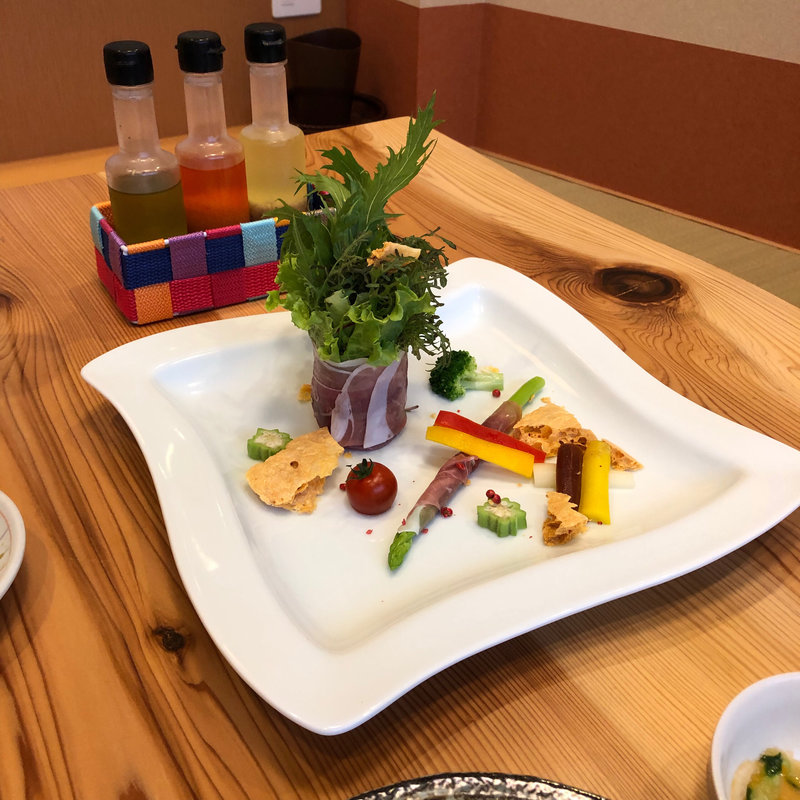 糸島有機野菜とプロシュートサラダ(うが忠)