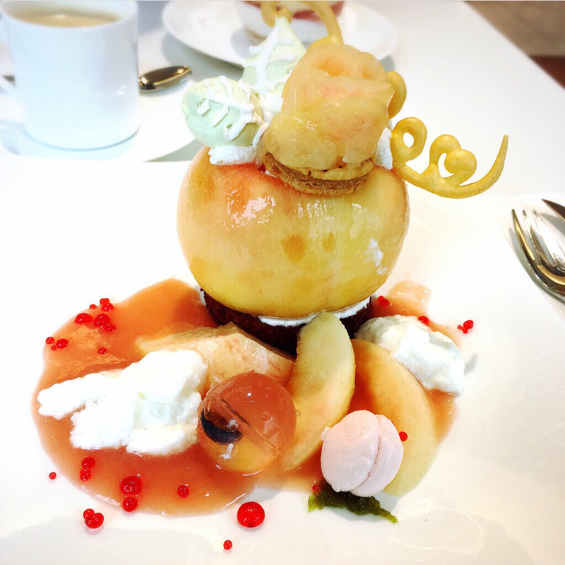 桃のプレートデザート(新宿高野本店 タカノフルーツパーラー)
