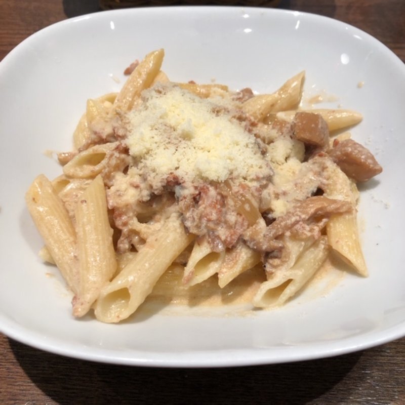 クリームサーモンとキノコのクリームソースペンネ(ブーランジェリー ア・ラ・ドゥマンド （Boulangerie la Demande）)