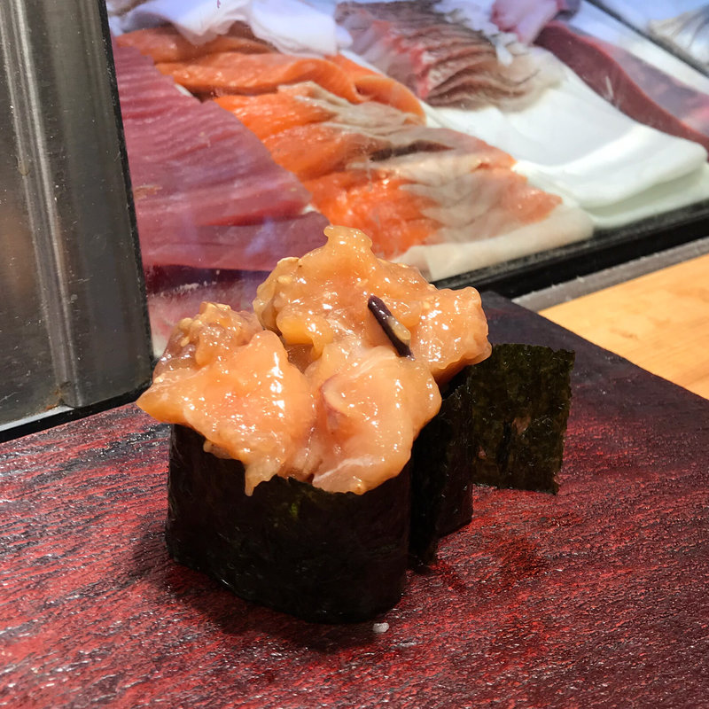 横丁の軍艦(立ち寿司横丁 中野サンモール)