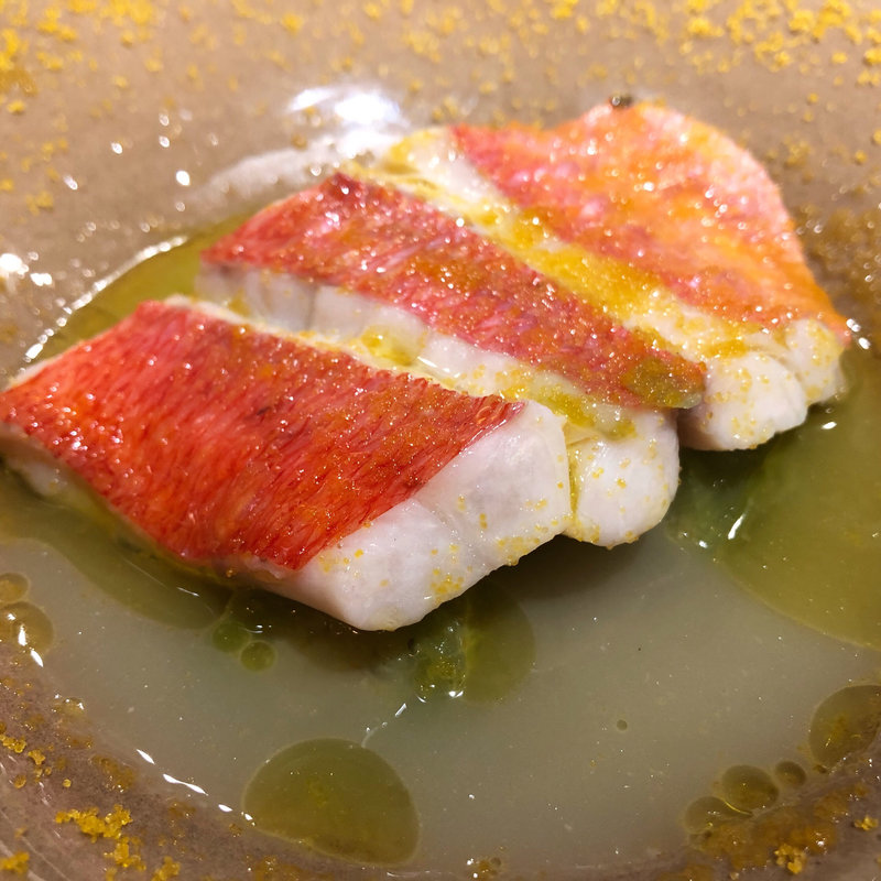 金目鯛と青ナスの蒸しもの からすみがけ(あつあつ リ・カーリカ)