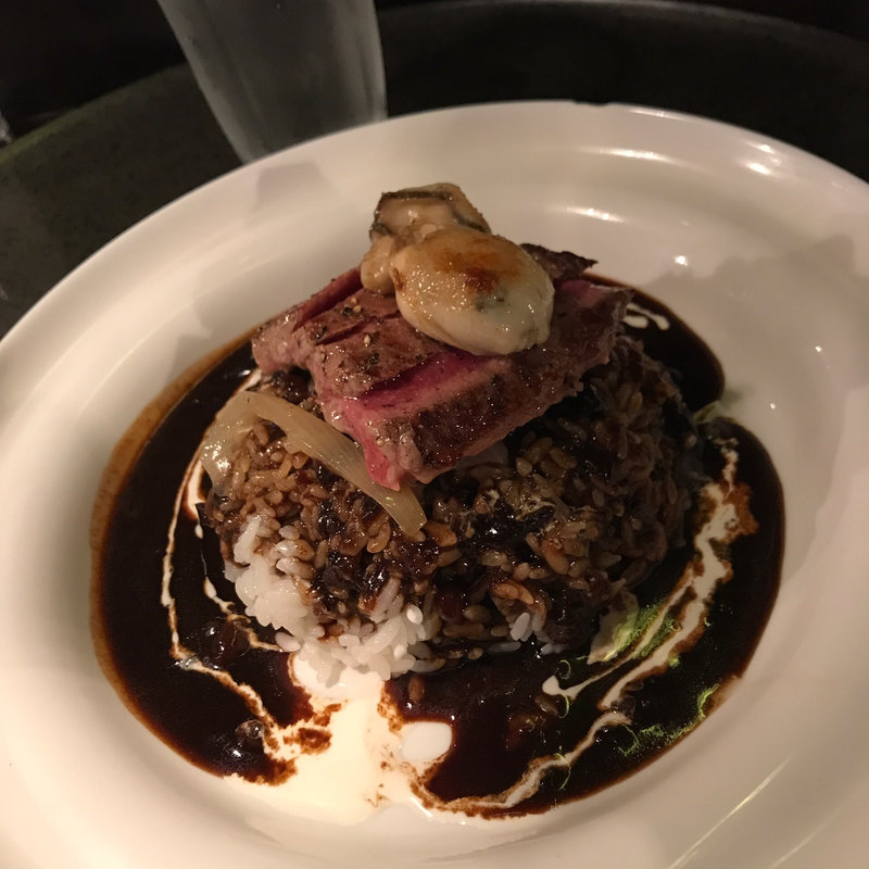 牛と牡蠣のステーキのせ黒いカレーライス(銀座 楸(ひさぎ))