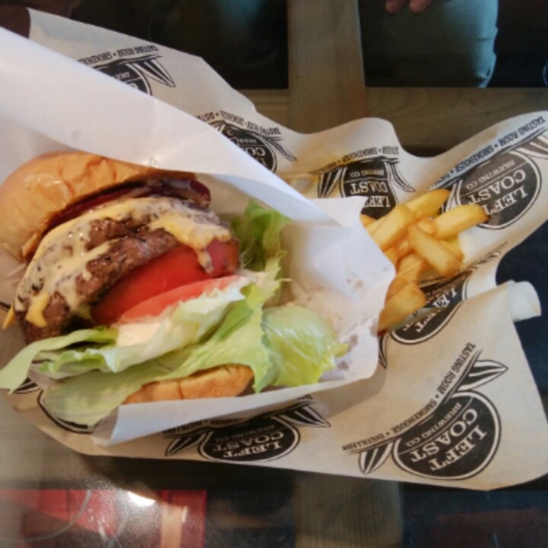 ダブルチーズバーガー(Timmy’s　Cafe （テイミーズカフェ）)