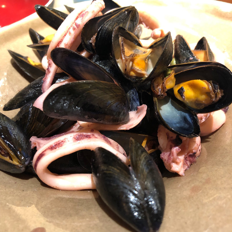 ムール貝とイカ(あつあつ リ・カーリカ)