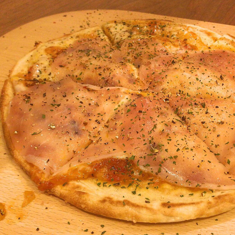 生ハムとモッツァレラチーズのピザ(きなこカフェ)