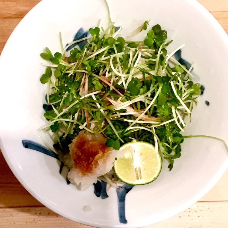 しょうゆ薬味あえうどん(粉やなぎ)