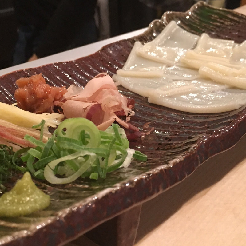 うどん刺（色どり薬味添え）(粉やなぎ)