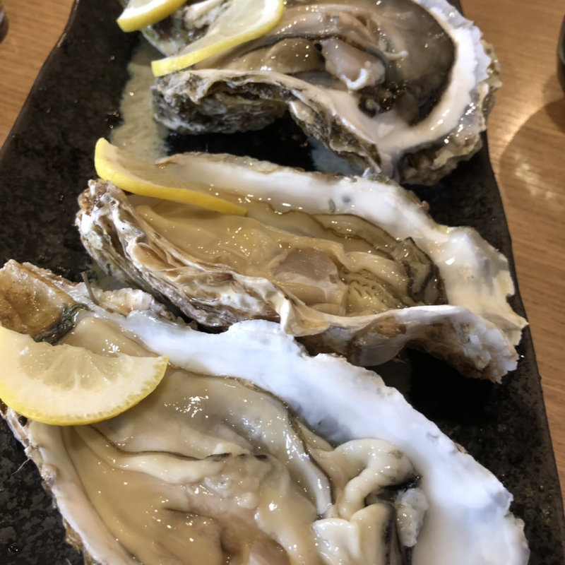 生牡蠣(魚の四文屋 中野店)