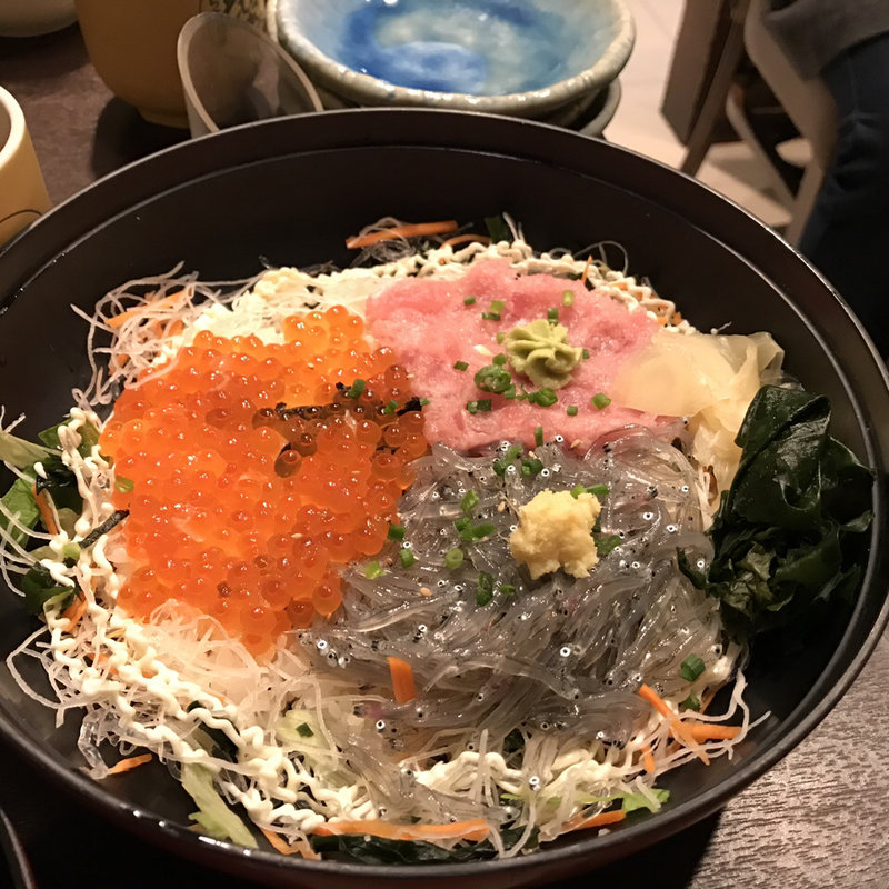 釜揚げしらす3色丼(しらす問屋とびっちょ 江の島弁財天仲見世通り店)
