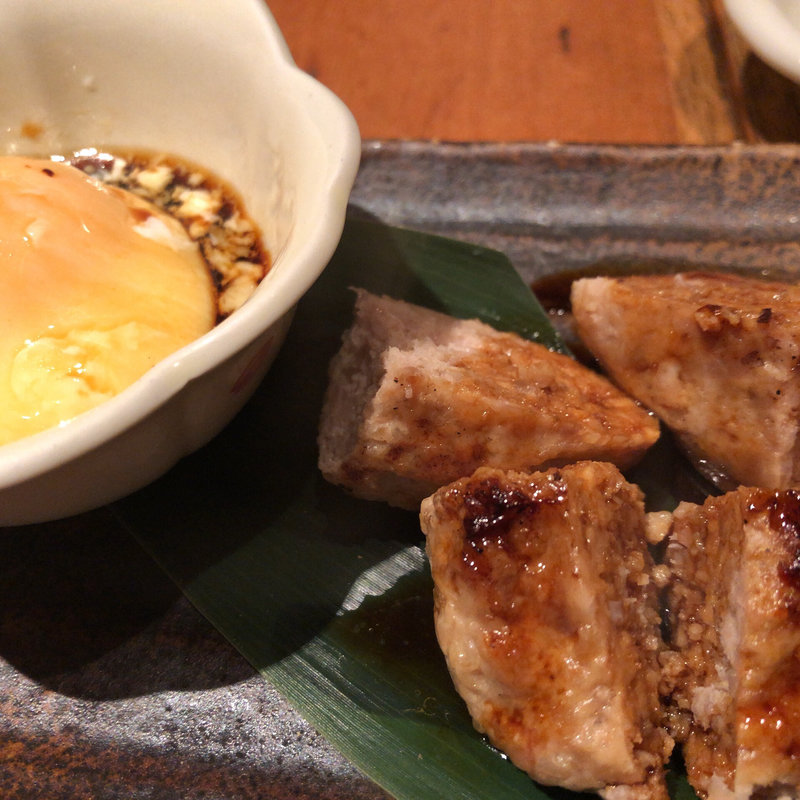 鷄つくね温玉添え(ろばたの炉 神楽坂通り店 )