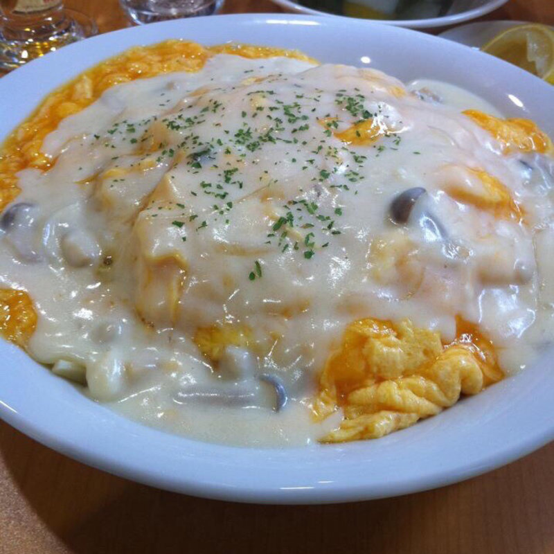 キノコクリームオムライス(神田たまごけん 東池袋店)