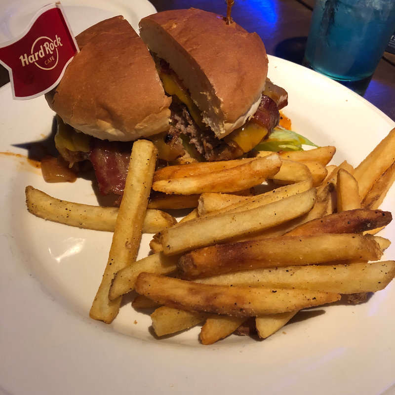 ベーコンチーズバーガー(ハードロックカフェ 大阪 （Hard Rock CAFE）)