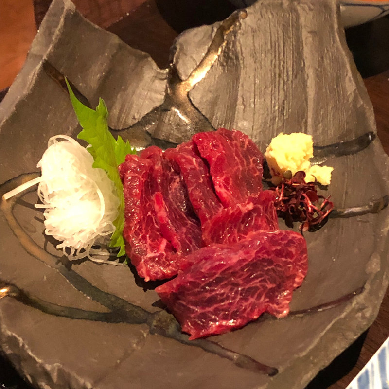 クジラの刺身(渋三 吉成 （しぶさん よしなり）)