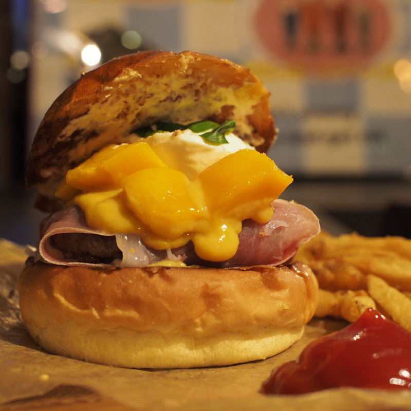 W.P.C.M BURGER(RICH GARDEN 梅田中崎町店)
