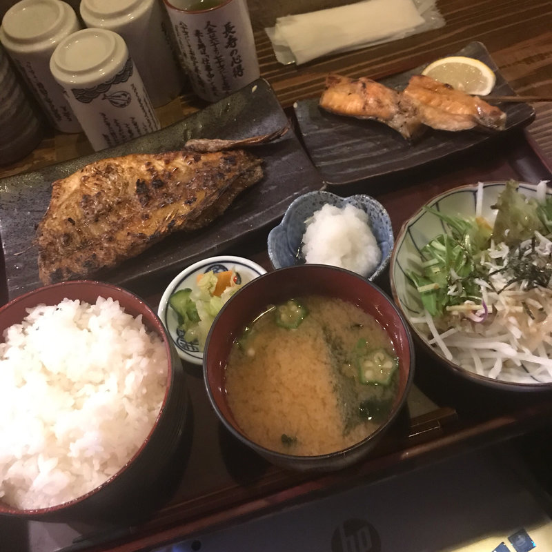 (炭火焼専門食処 白銀屋 西八の分店)