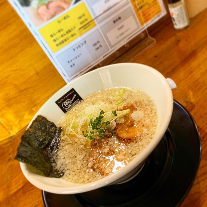 塩らーめん背脂入り(塩らーめん専門店 SHIN8)