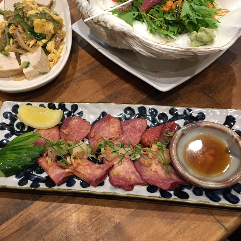 馬タンあぶり(南国料理 奄人)