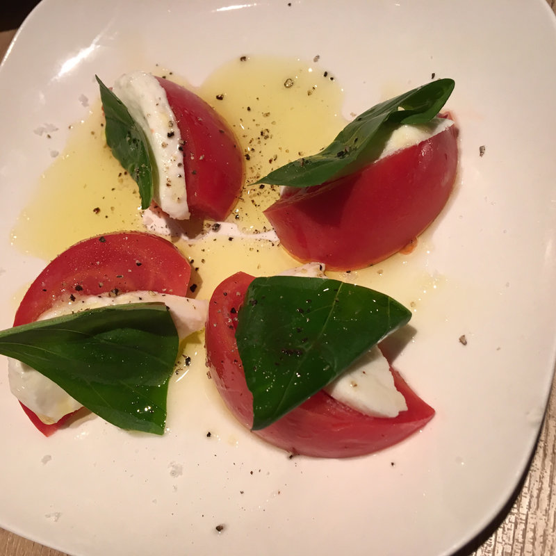 カプレーゼ(イタリアン鉄板バル eetoko)