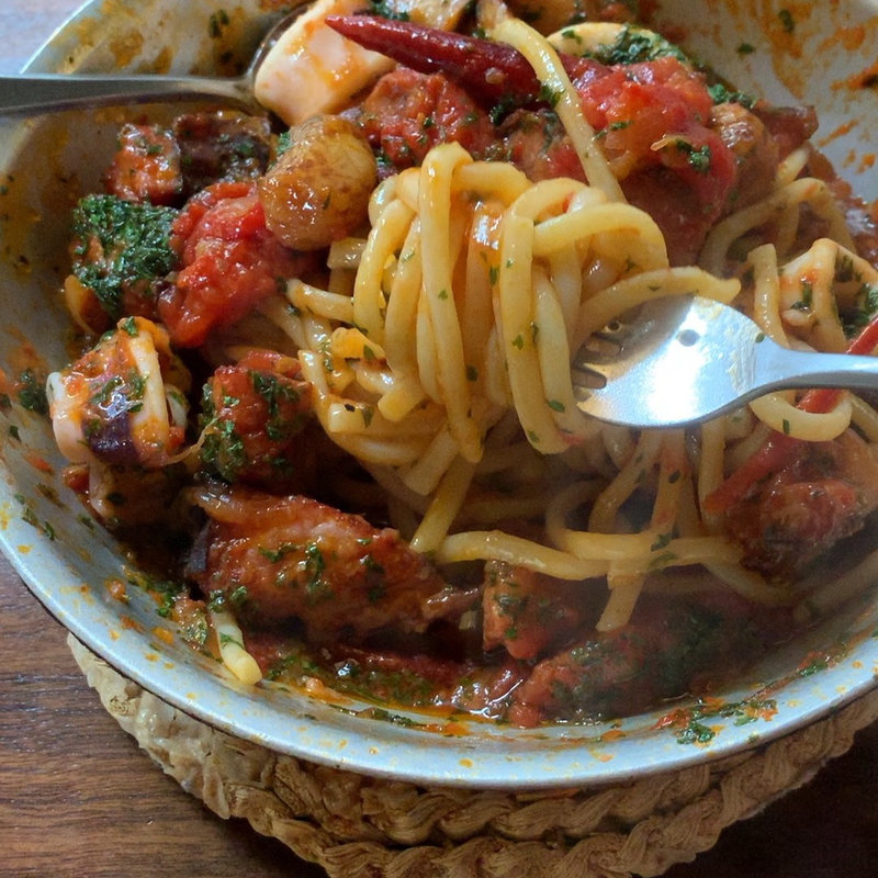 イカと大蒜とベーコントマトペペロンチーノ(Ｌａ　Ｆｅｓｔａ)