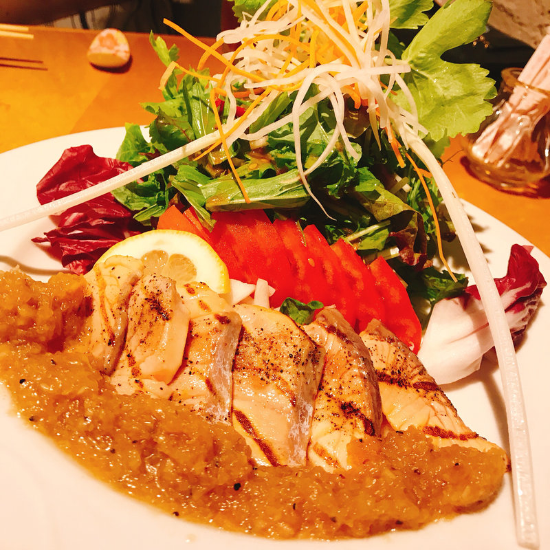 あぶりサーモンのサラダ(すし研究所)