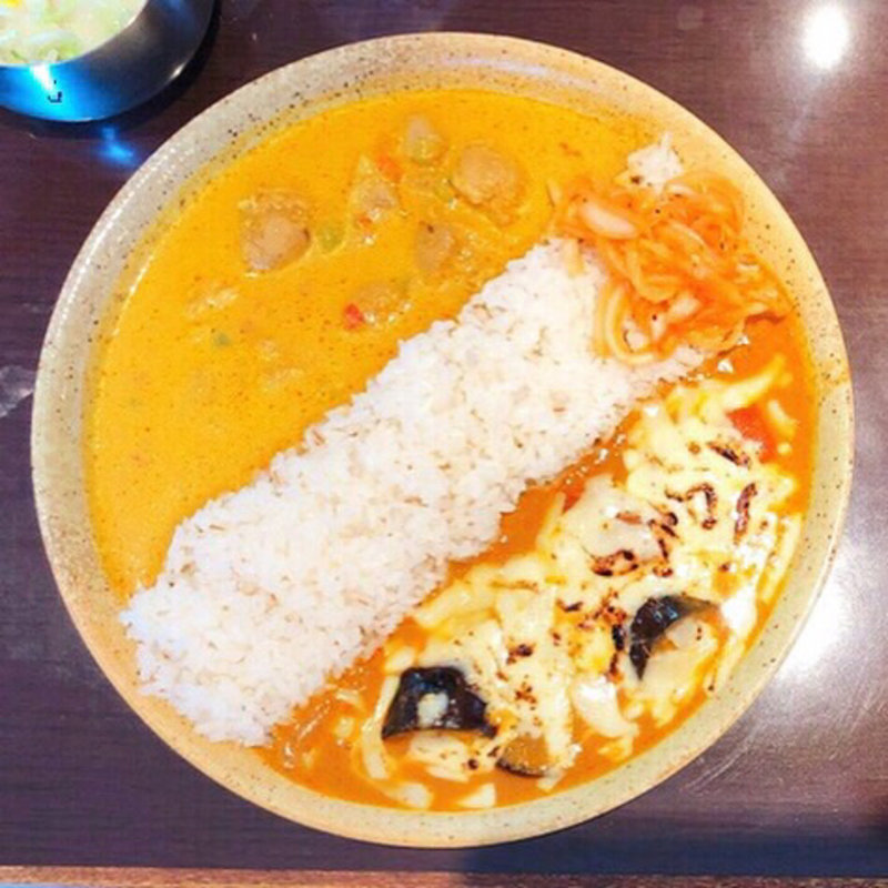 ダブルセット A+A （パプリカとチキン、なすとトマトのカレー、炙りチーズトッピング）(けらら)