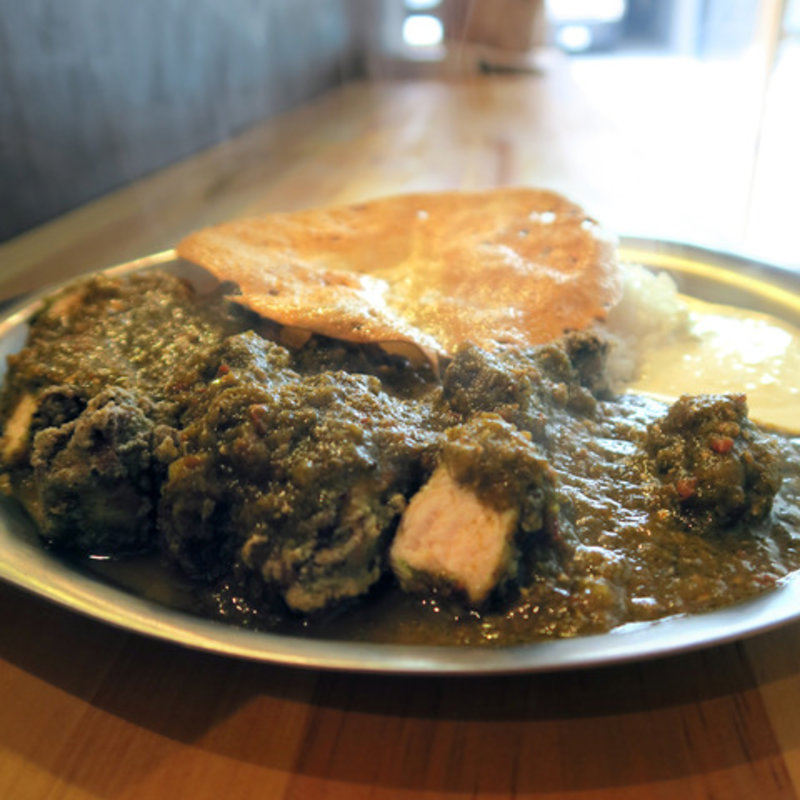 緑のマサラ　チキンカレー(TORI FOOD by トリ風土研究所)