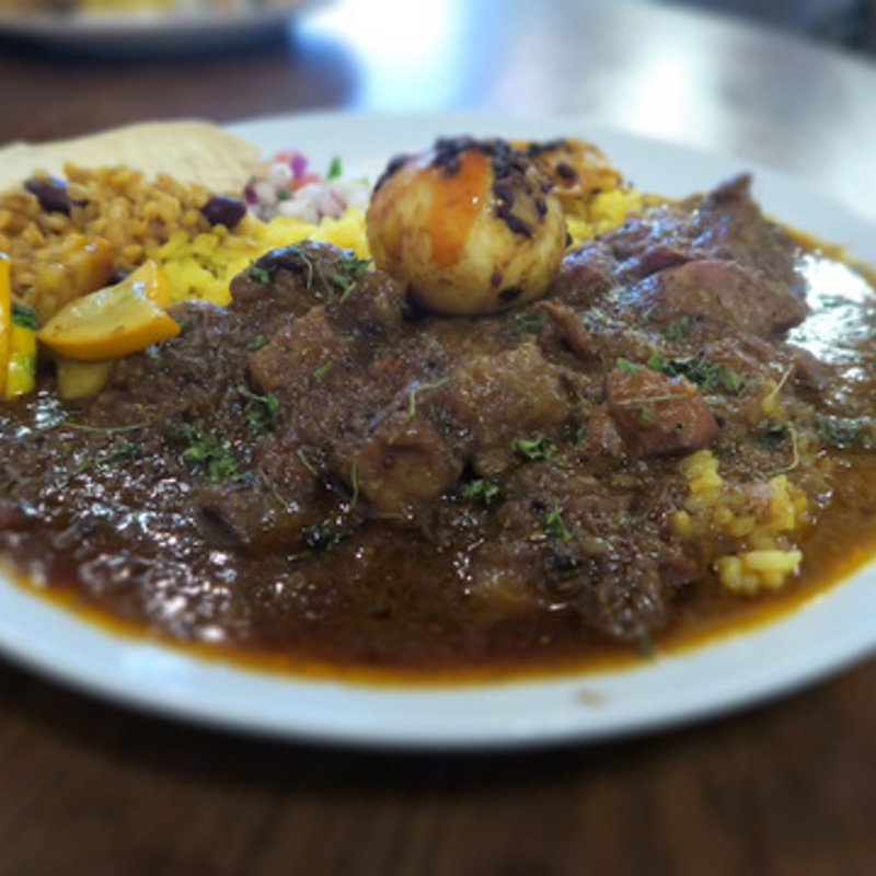 アアベルチキンカレーと週替りカレーの2種あいがけ(アアベルカレー)