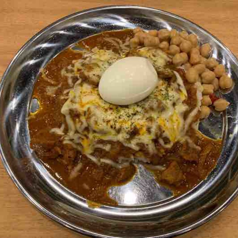 プネウマカレー＋ゆで卵、炙りチーズ、ひよこ豆のピクルス(プネウマカレー)