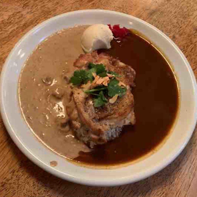 グリルチキンのブラック&ホワイトカレー(DOT 5 （ドット ファイブ）)