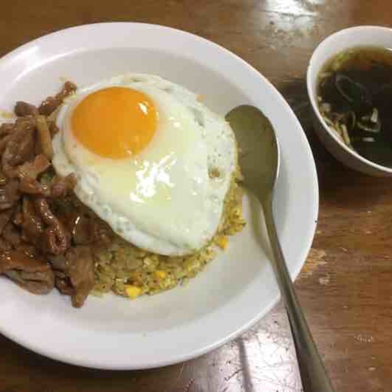 肉チャーハンイエローカレー(北海屋 （ホッカイヤ）)