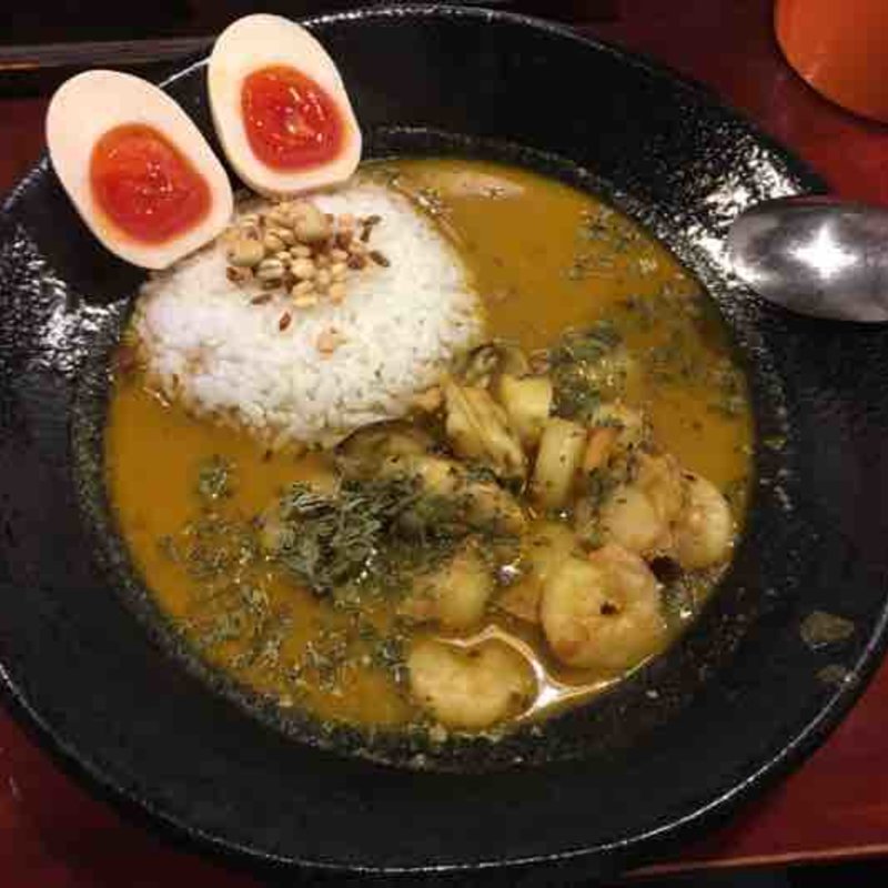 めちゃくちゃ美味しいカレー(心斎橋 極上鍋で作る活オマール海老のハーブ蒸し 貝と海老そして蟹)
