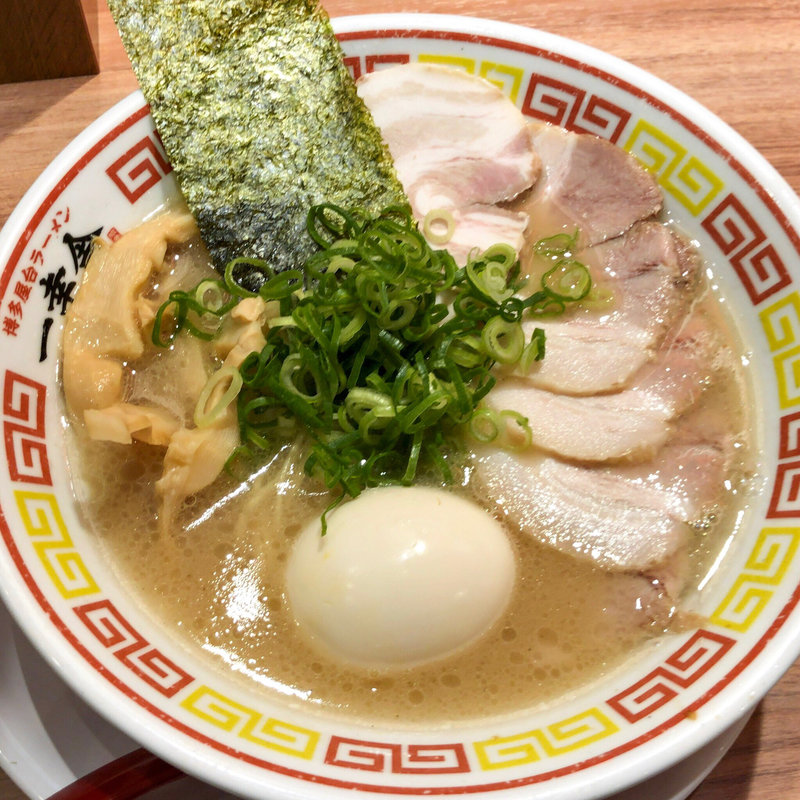 プレミアム豚骨ラーメン(博多屋台ラーメン  一幸舎  キッテグランシュ店)