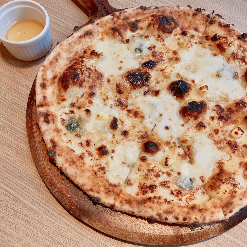 クワトロフォルマッジ(樋上養蜂場「みつばち屋」 （ひのうえようほうじょう）)