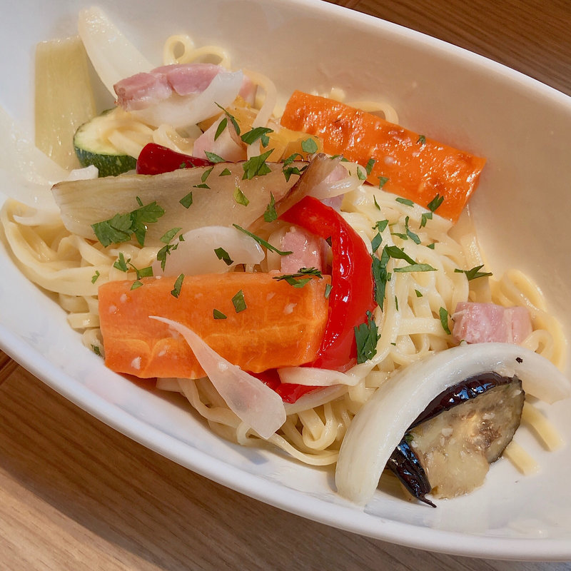 ベーコンとグリル野菜のペペロンチーノ(樋上養蜂場「みつばち屋」 （ひのうえようほうじょう）)
