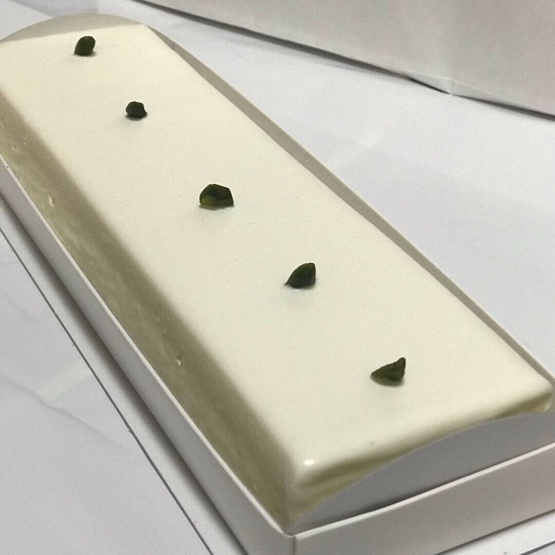 レアチーズケーキ24cm(西洋菓子しろたえ 赤坂 )