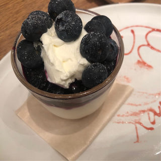 ブルーベリーのレアチーズケーキ(RH Cafe 千駄ヶ谷店 （アールエイチカフェ）)