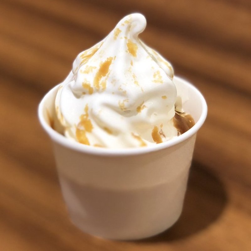 ホットキャラメルソフトクリーム(花畑牧場 新千歳空港店 （ハナバタケボクジョウ）)