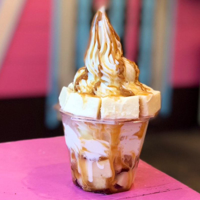 クレミアキャラメルチーズケーキパフェ(シロネコヤソフトクリーム)