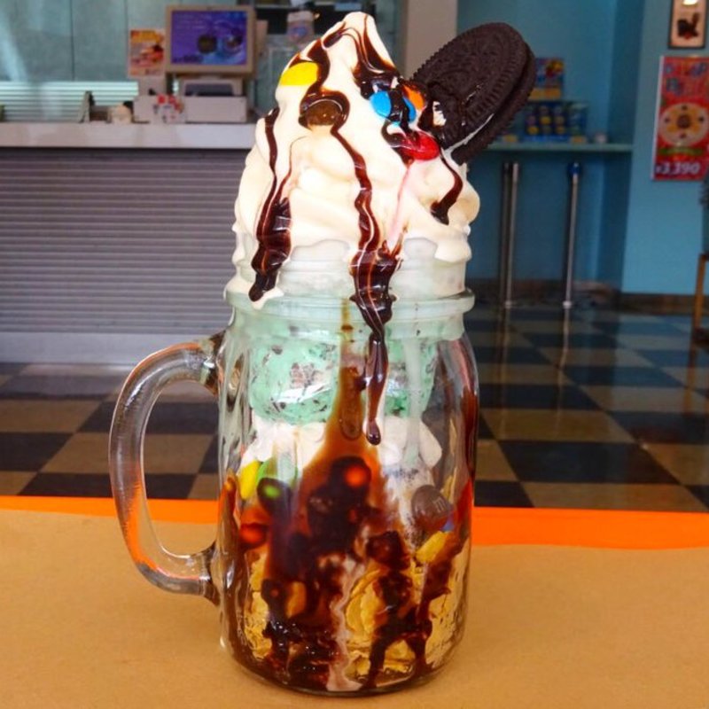 アメリカンパフェ(ブルーシール・ビッグディップ 牧港本店 （BLUE SEAL BigDip）)