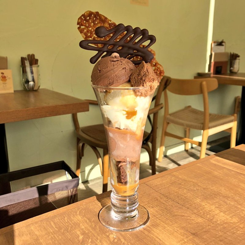 塩キャラメルとチョコレートのパルフェ(札幌駅ステラプレイス六鹿)