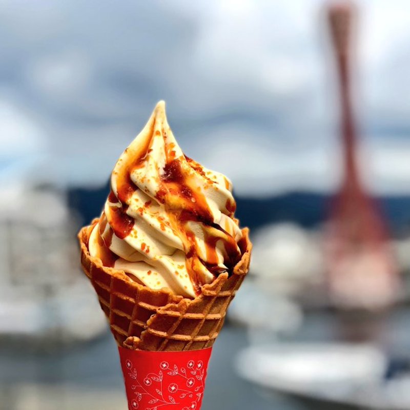 神戸プリンのソフトクリーム(神戸ブランド モザイク店)